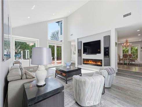 19545  Woodlands Dr  , Huntington Beach, CA
