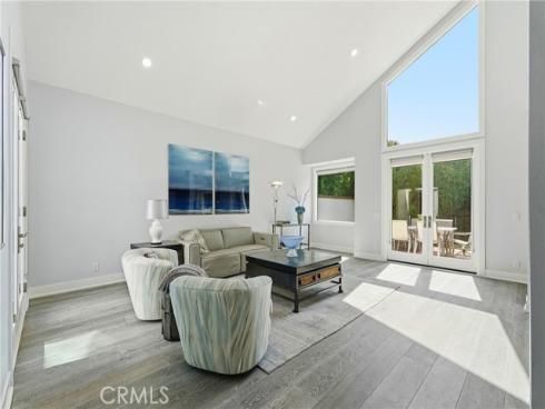 19545  Woodlands Dr  , Huntington Beach, CA