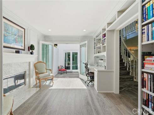 19545  Woodlands Dr  , Huntington Beach, CA