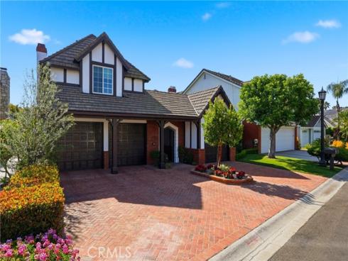 19545  Woodlands Dr  , Huntington Beach, CA
