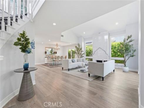19545  Woodlands Dr  , Huntington Beach, CA