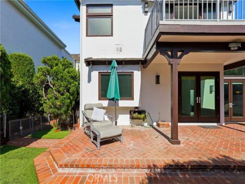 19545  Woodlands Dr  , Huntington Beach, CA