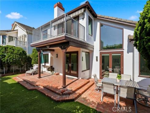 19545  Woodlands Dr  , Huntington Beach, CA