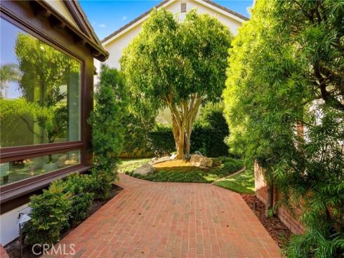 19545  Woodlands Dr  , Huntington Beach, CA