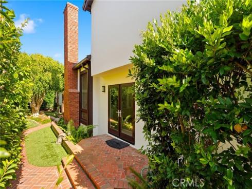 19545  Woodlands Dr  , Huntington Beach, CA
