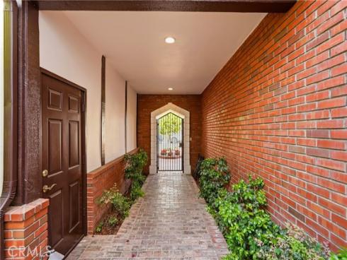 19545  Woodlands Dr  , Huntington Beach, CA