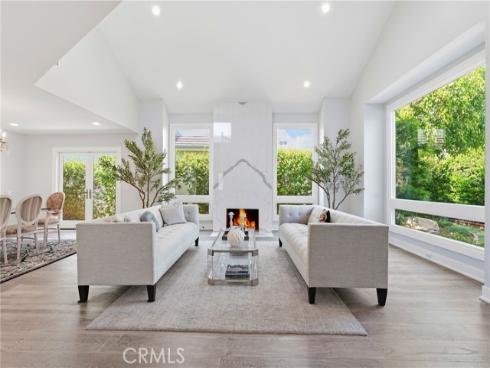 19545  Woodlands Dr  , Huntington Beach, CA