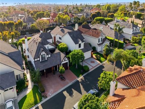 19545  Woodlands Dr  , Huntington Beach, CA