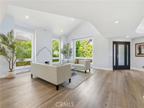 19545  Woodlands Dr  , Huntington Beach, CA