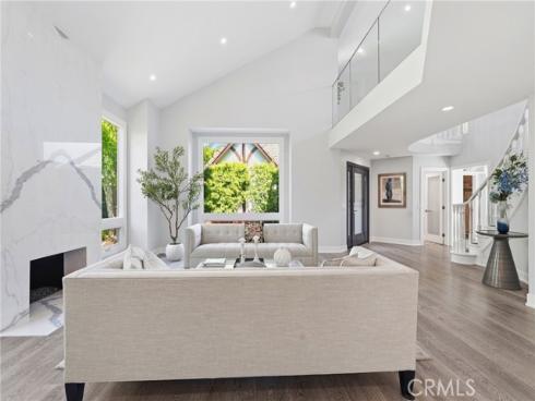 19545  Woodlands Dr  , Huntington Beach, CA