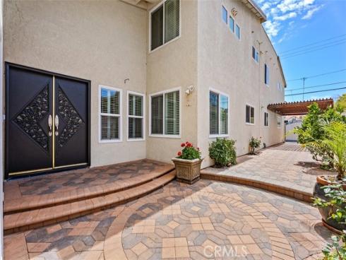 320  7th  , Huntington Beach, CA