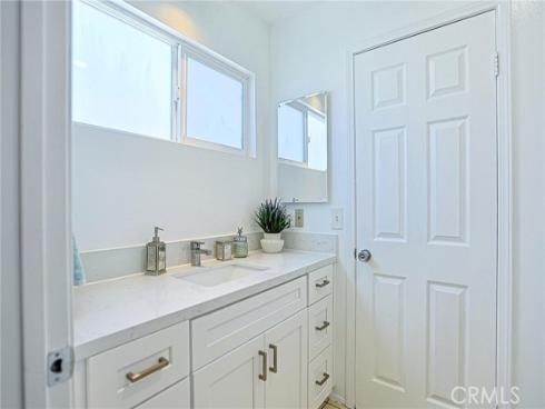 320  7th  , Huntington Beach, CA