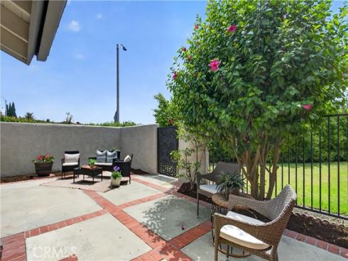 8488 Oakstone Circle, Huntington Beach, CA
