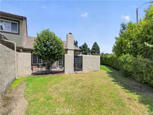 8488 Oakstone Circle, Huntington Beach, CA