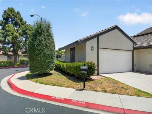 8488 Oakstone Circle, Huntington Beach, CA