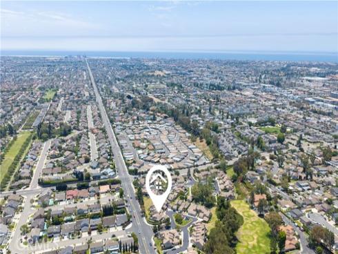 8488 Oakstone Circle, Huntington Beach, CA