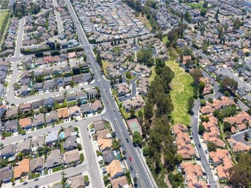 8488 Oakstone Circle, Huntington Beach, CA
