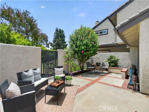 8488 Oakstone Circle, Huntington Beach, CA