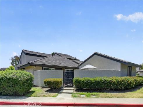 8488 Oakstone Circle, Huntington Beach, CA