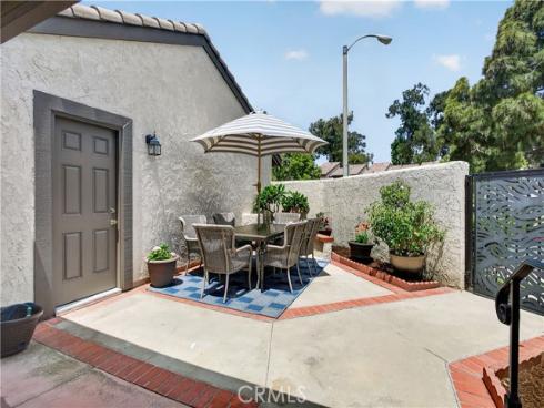 8488 Oakstone Circle, Huntington Beach, CA