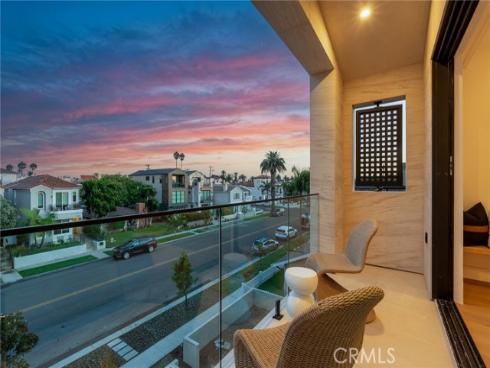 515  12th   Street, Huntington Beach, CA