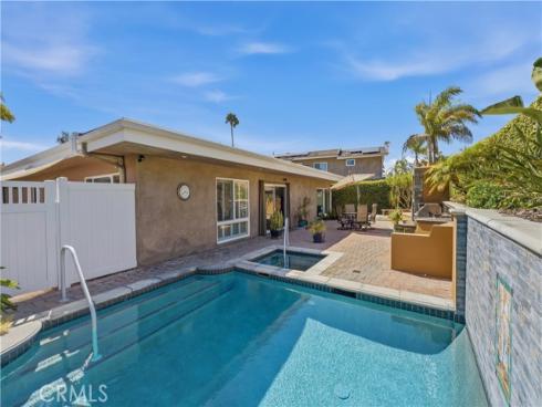 17140 Edgewater Lane, Huntington Beach, CA