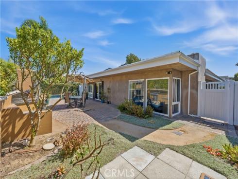 17140 Edgewater Lane, Huntington Beach, CA