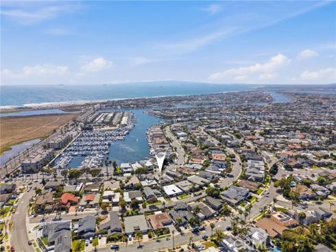 17140 Edgewater Lane, Huntington Beach, CA