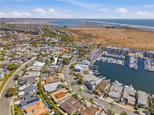 17140 Edgewater Lane, Huntington Beach, CA