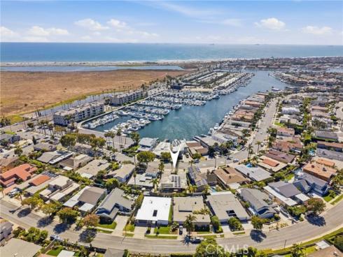 17140 Edgewater Lane, Huntington Beach, CA