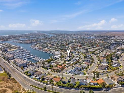 17140 Edgewater Lane, Huntington Beach, CA