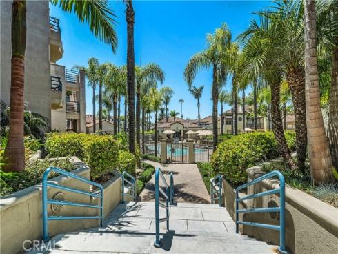 415 Townsquare 308 Lane, Huntington Beach, CA