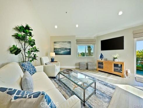 420 Lake 301 , Huntington Beach, CA