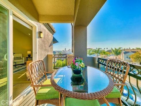 420 Lake 301 , Huntington Beach, CA