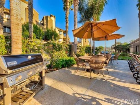 420 Lake 301 , Huntington Beach, CA