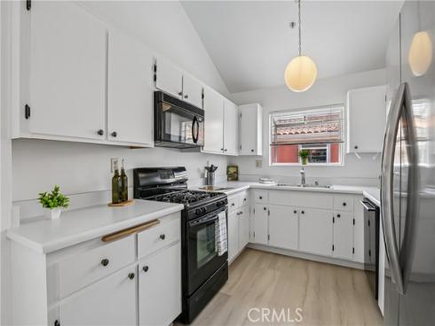 409 Utica A11 , Huntington Beach, CA