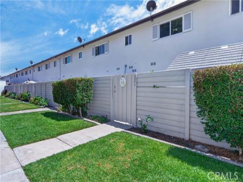 9571 Adams Avenue, Huntington Beach, CA