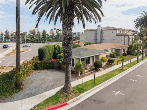 320 2nd Street, Huntington Beach, CA
