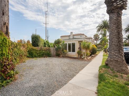 320 2nd Street, Huntington Beach, CA