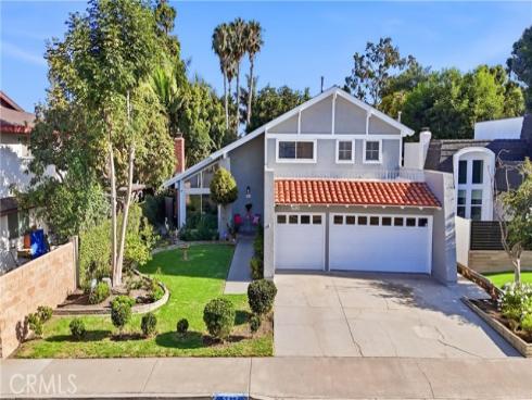 5872  Meadowbrook Drive  , Huntington Beach, CA