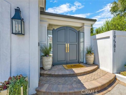 19581 Summer Breeze , Huntington Beach, CA
