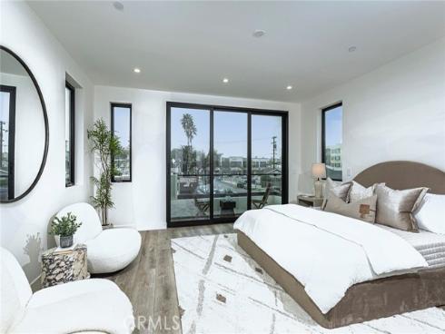 328 3rd Street, Huntington Beach, CA