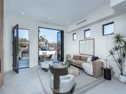 328 3rd Street, Huntington Beach, CA