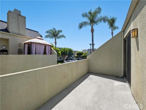 17652 Sergio 202 Circle, Huntington Beach, CA