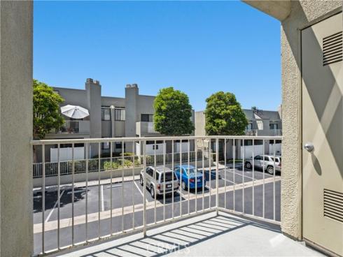 17652 Sergio 202 Circle, Huntington Beach, CA