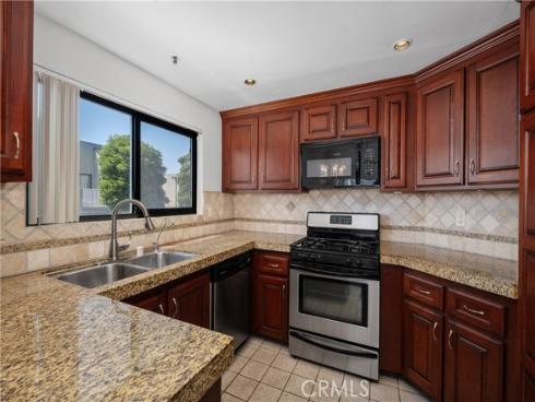 17652 Sergio 202 Circle, Huntington Beach, CA