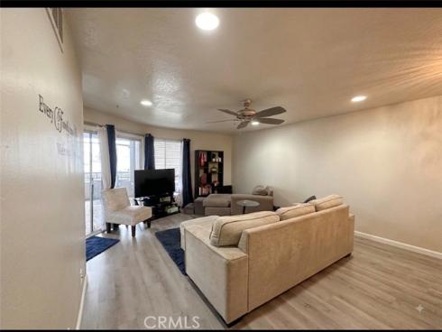 1200 Pacific Coast , Huntington Beach, CA