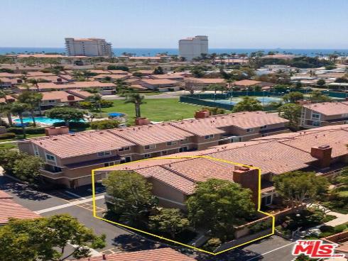 7825 Seaglen Drive, Huntington Beach, CA