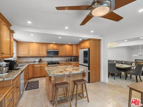 7825 Seaglen Drive, Huntington Beach, CA