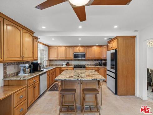7825 Seaglen Drive, Huntington Beach, CA